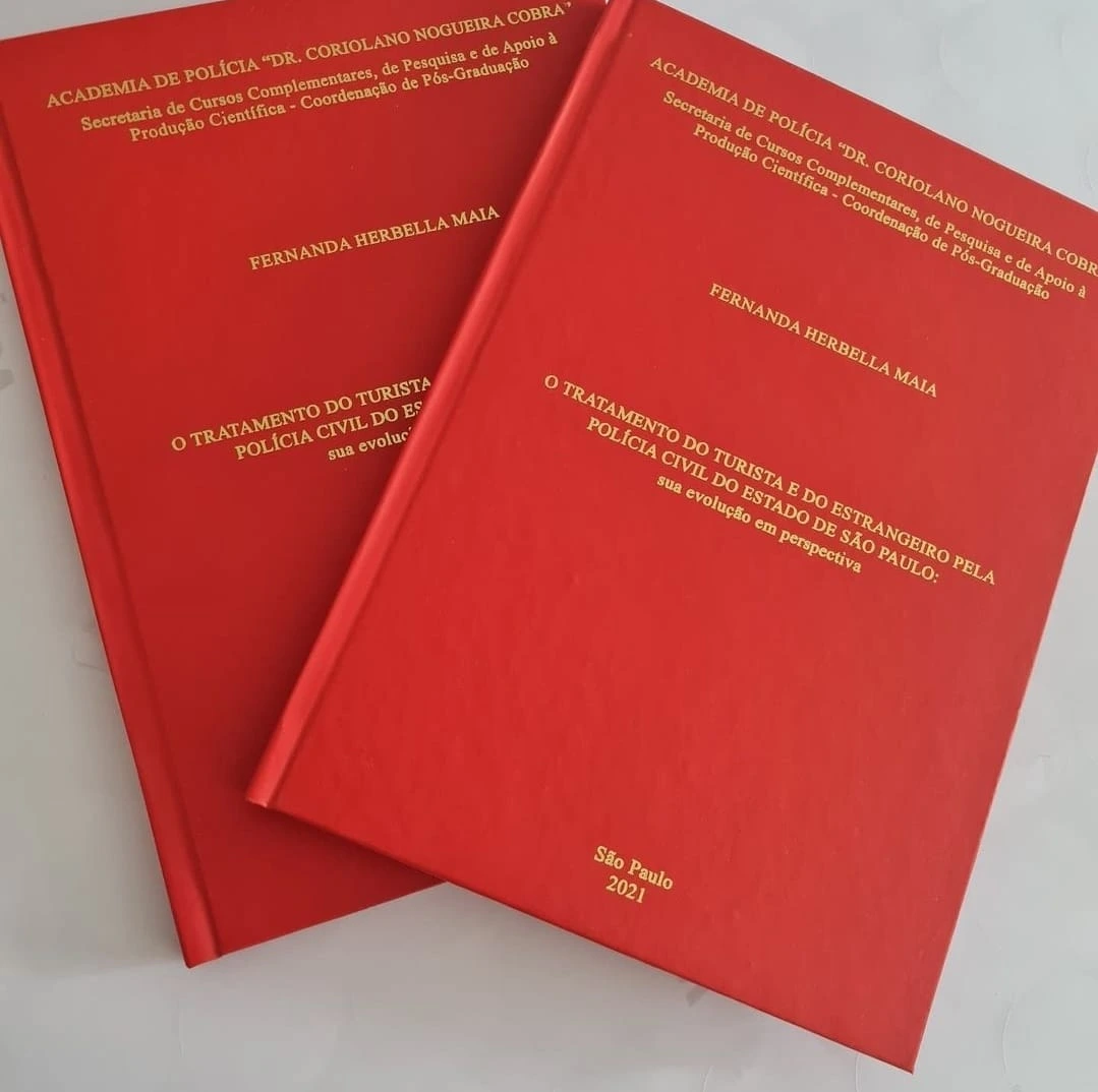 Imagem de Encadernação de TCC em 2 (DUAS) Horas Com Letras Douradas